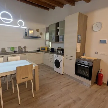Modern 2-bedroom Flat With Balcony & View 公寓 希克利