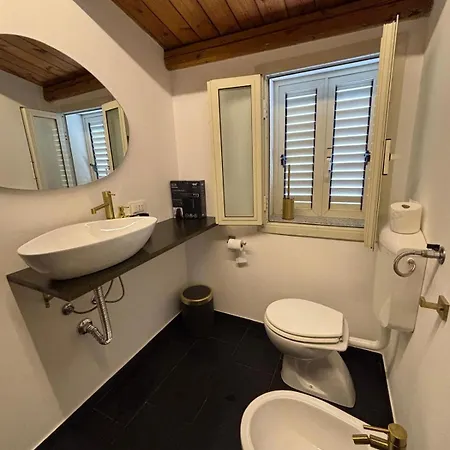 Modern 2-bedroom Flat With Balcony & View