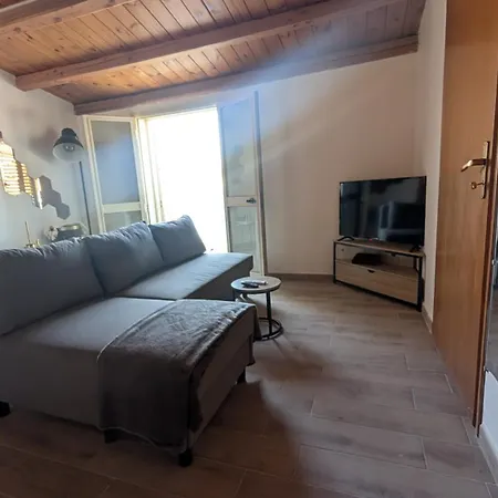 Modern 2-bedroom Flat With Balcony & View
