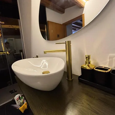 公寓 Modern 2-bedroom Flat With Balcony & View *