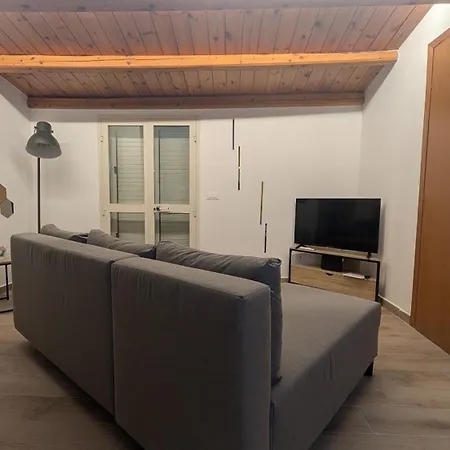 Modern 2-bedroom Flat With Balcony & View 希克利