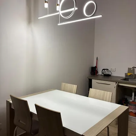 Modern 2-bedroom Flat With Balcony & View 公寓 希克利