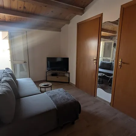 Modern 2-bedroom Flat With Balcony & View 公寓 *