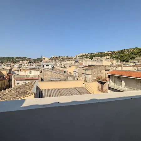 Modern 2-bedroom Flat With Balcony & View * 希克利