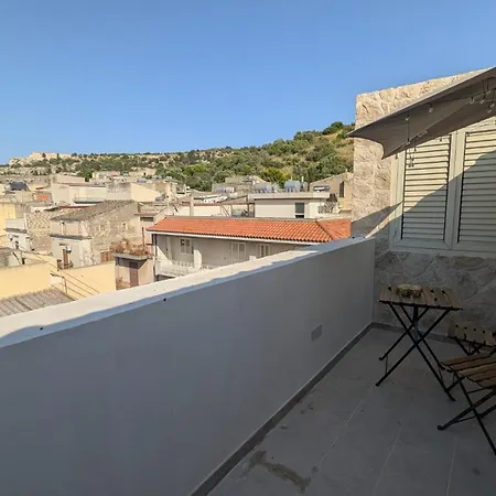 Modern 2-bedroom Flat With Balcony & View * 希克利